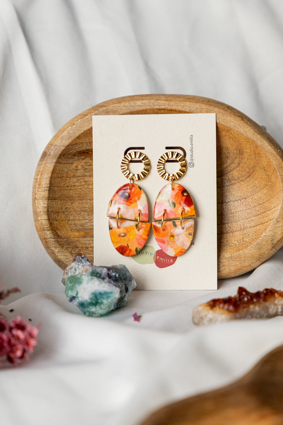 handgemaakte oorbellen, bloemen oorbellen, bloemen print, oorbellen van klei, oranje oorbellen