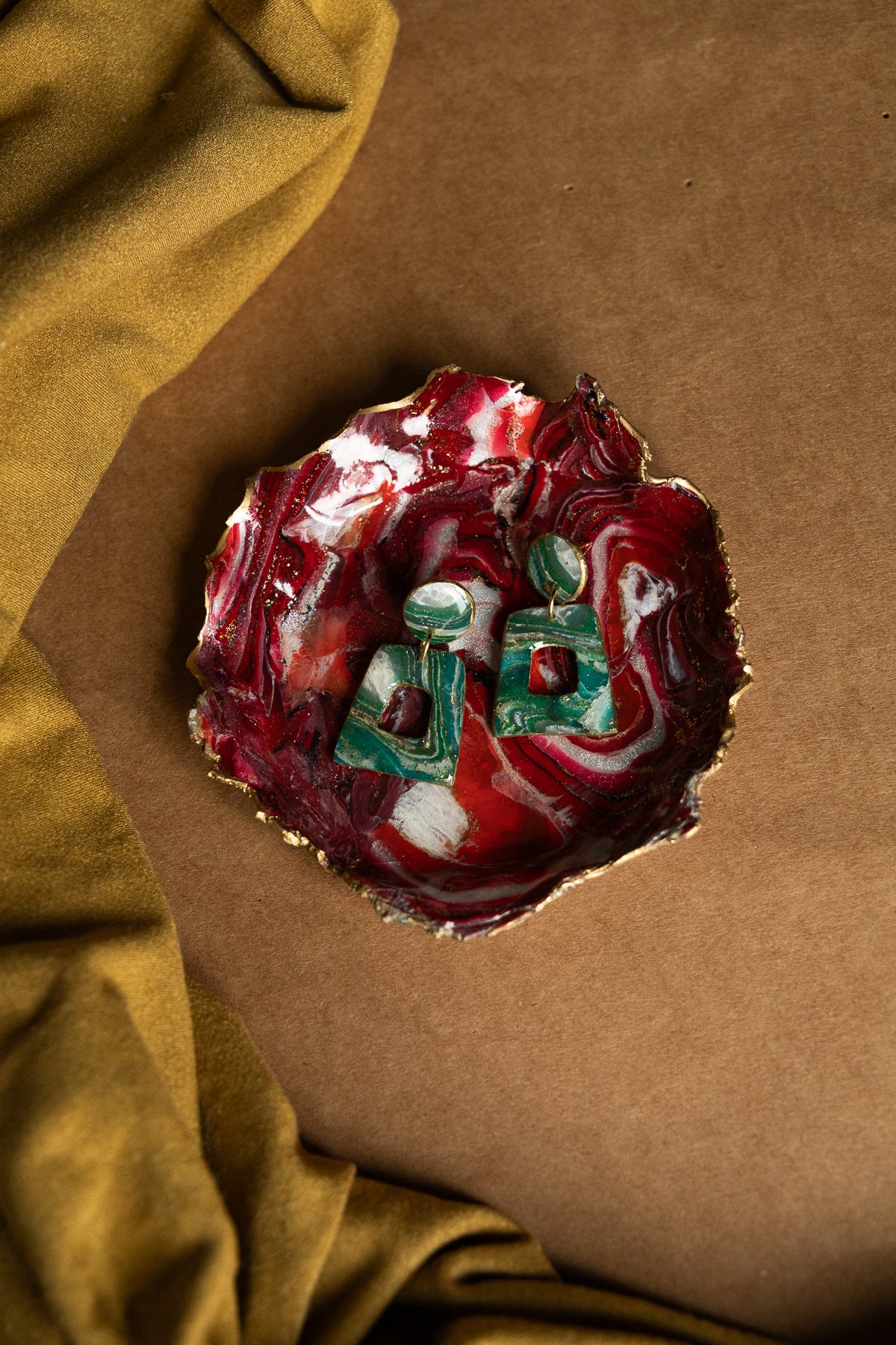 Accessoire | Faux agate dish in red