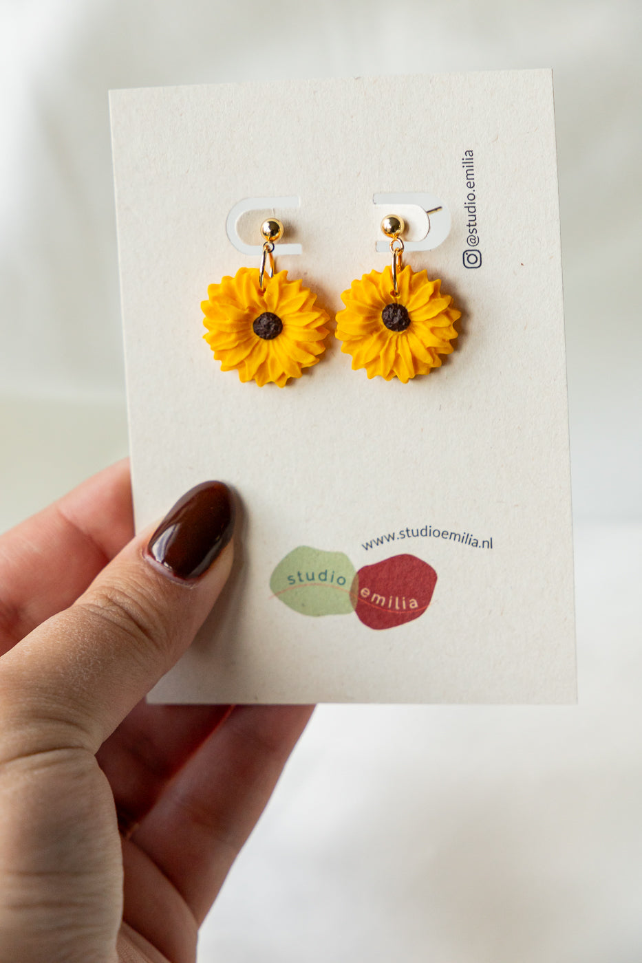zonnebloem, zonnebloem oorbellen, oorstekers, bloem oorbellen, gele oorbellen, handgemaakt