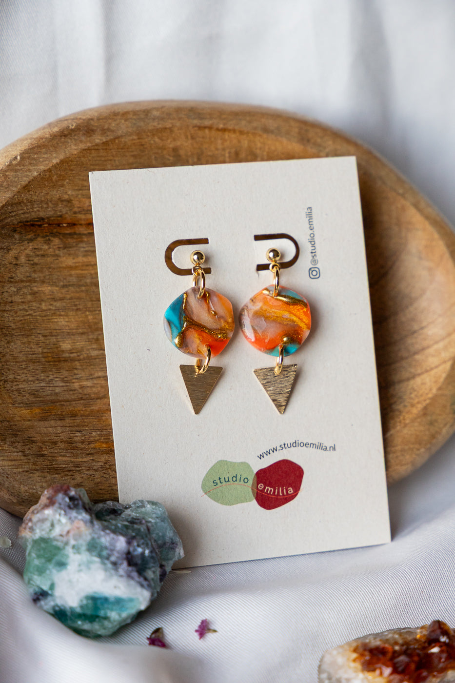 handgemakte oorbellen, oranje oorbellen, oorbellen van klei, statement oorbellen, turquoise, unieke oorbellen, steenlook