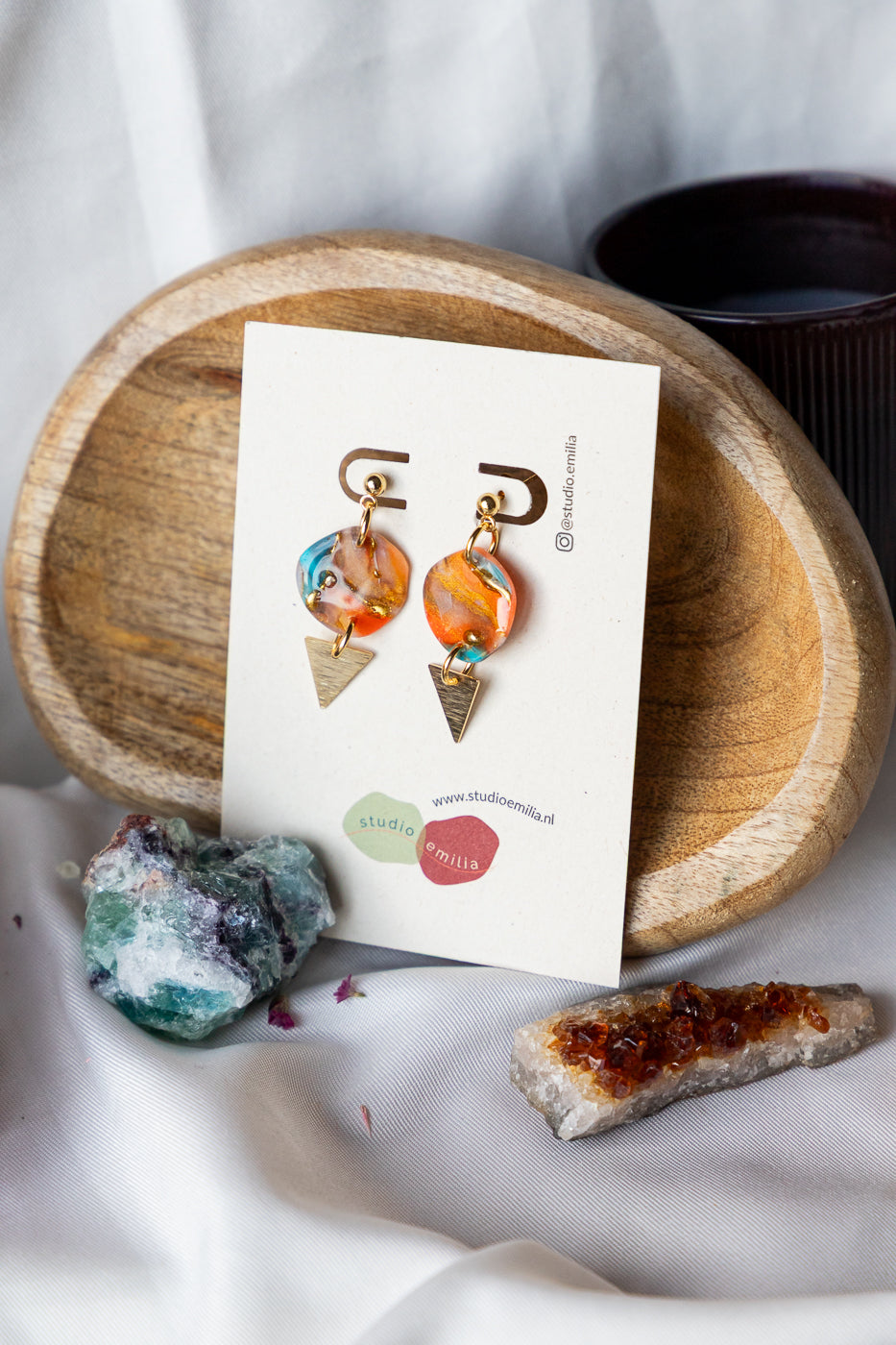 handgemakte oorbellen, oranje oorbellen, oorbellen van klei, statement oorbellen, turquoise, unieke oorbellen, steenlook