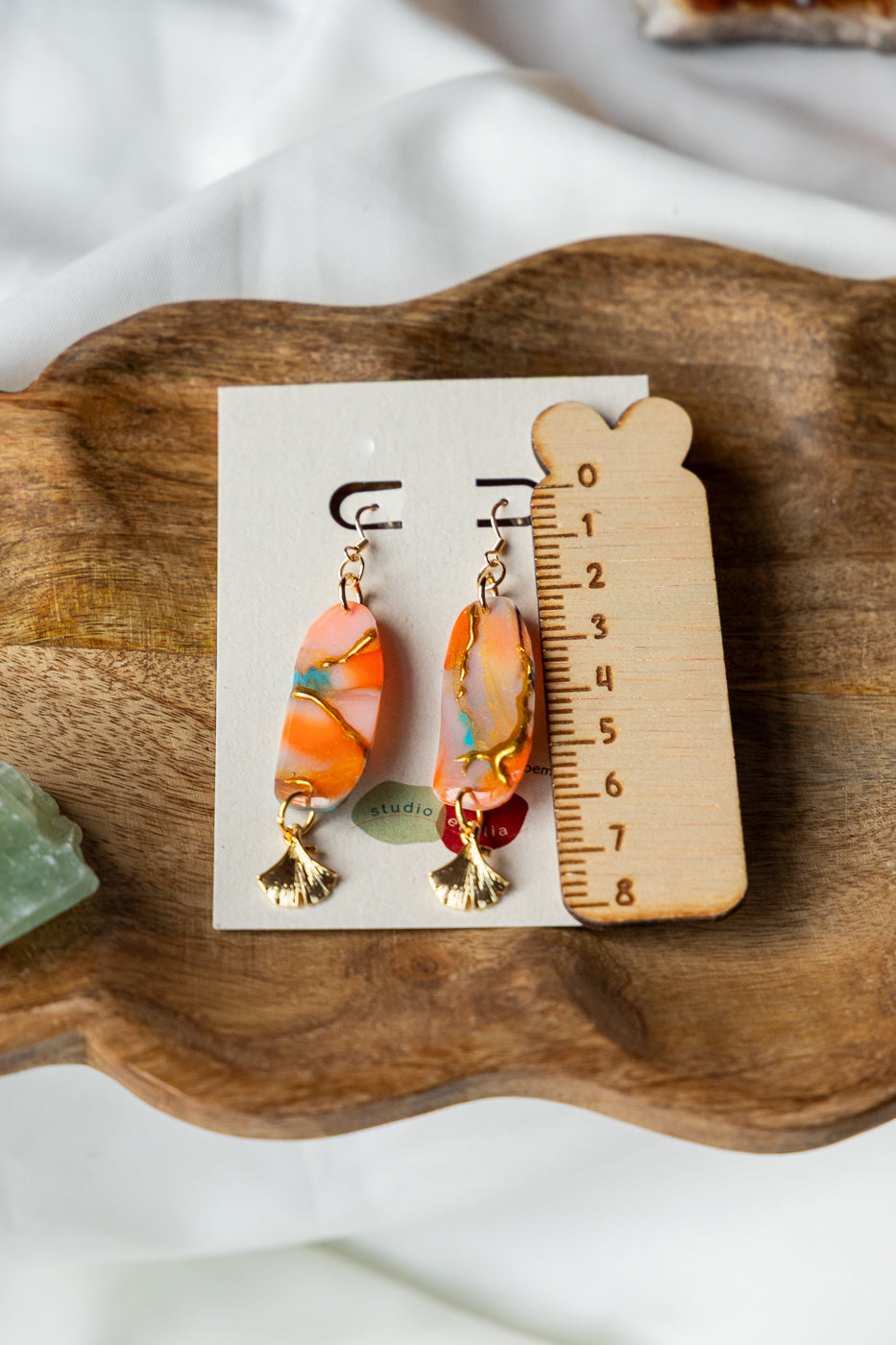 handgemakte oorbellen, oranje oorbellen, oorbellen van klei, statement oorbellen, turquoise, unieke oorbellen, steenlook