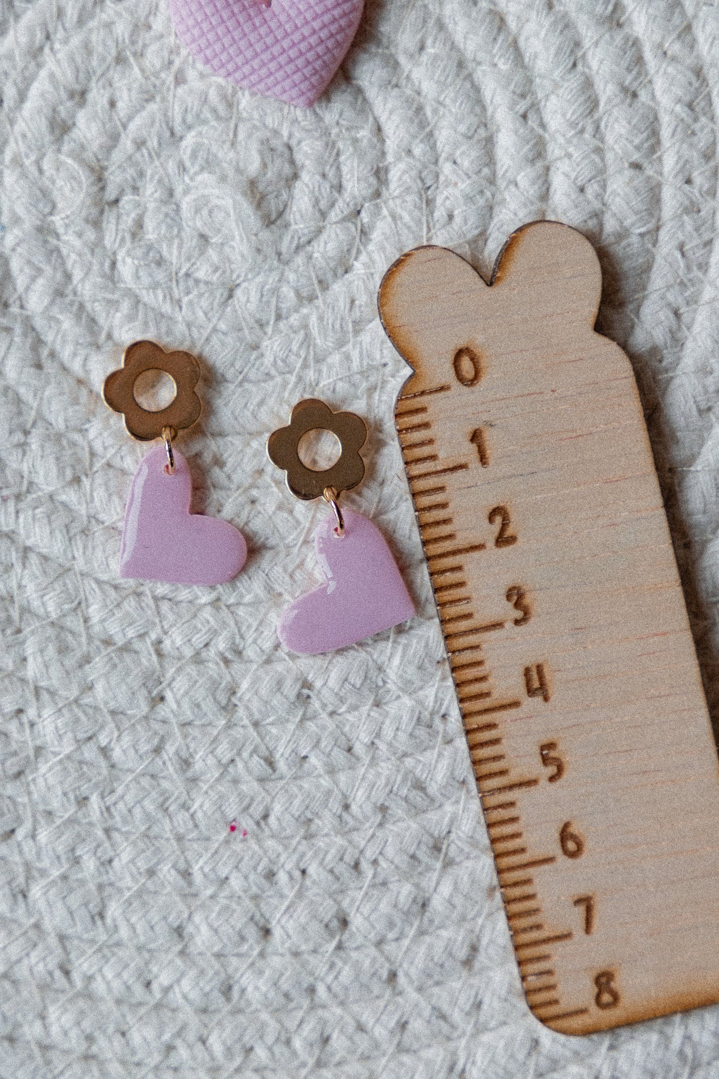 roze hartjes oorbellen, bloem oorbellen, romantische oorbellen, handgemaakte sieraden, studio emilia, Blossom Heart collectie