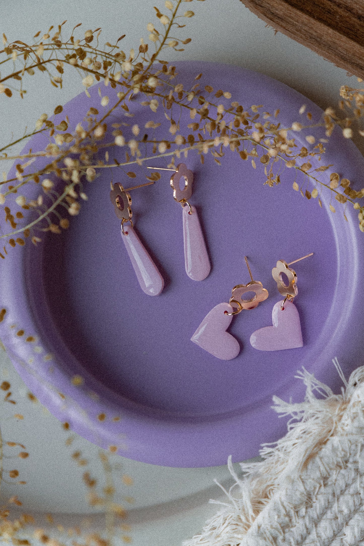 roze hartjes oorbellen, bloem oorbellen, romantische oorbellen, handgemaakte sieraden, studio emilia, Blossom Heart collectie