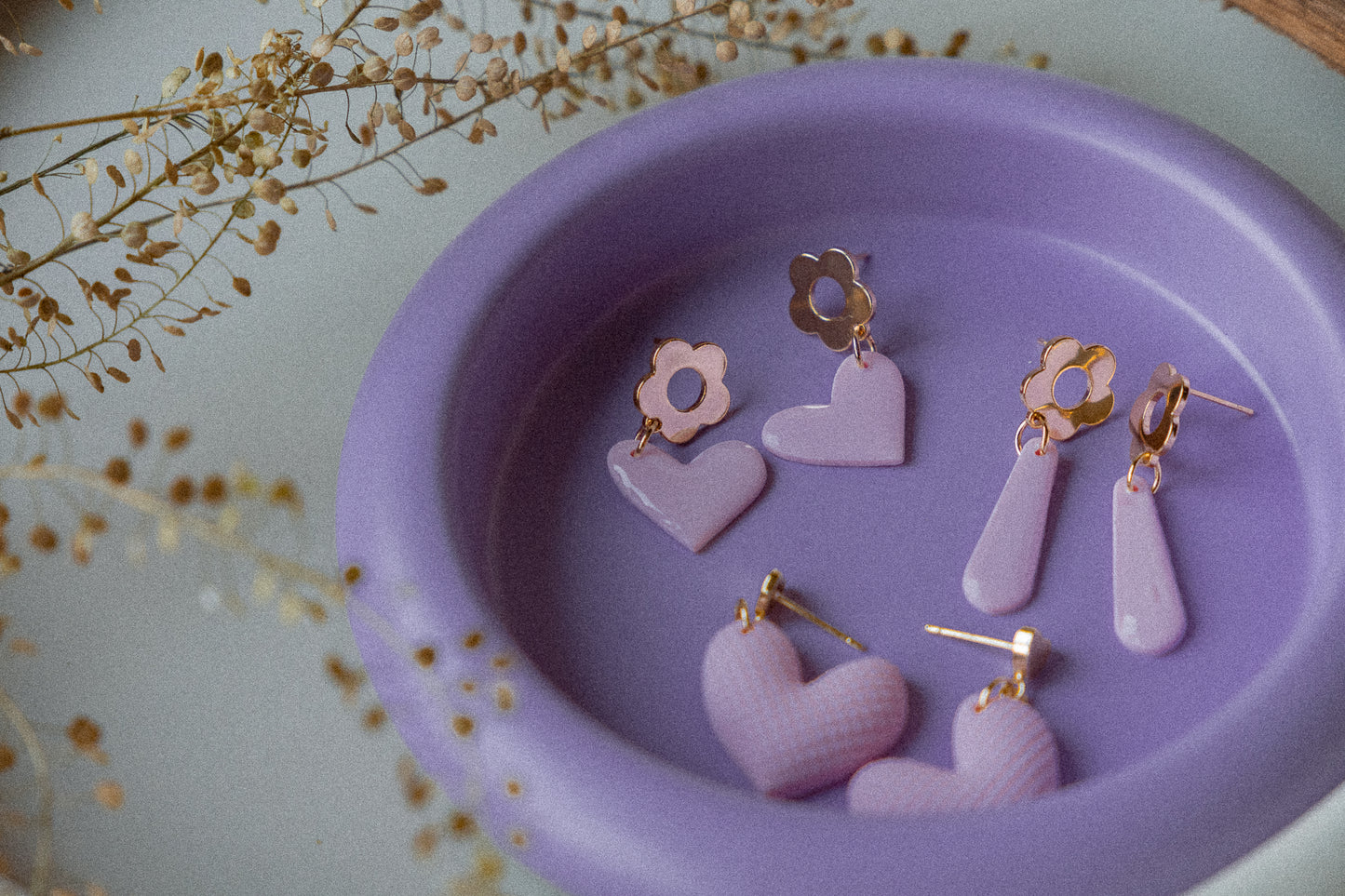 roze hartjes oorbellen, bloem oorbellen, romantische oorbellen, handgemaakte sieraden, studio emilia, Blossom Heart collectie
