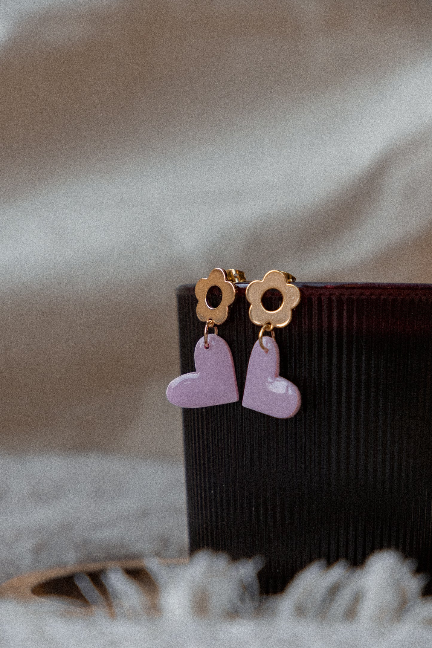 roze hartjes oorbellen, bloem oorbellen, romantische oorbellen, handgemaakte sieraden, studio emilia, Blossom Heart collectie