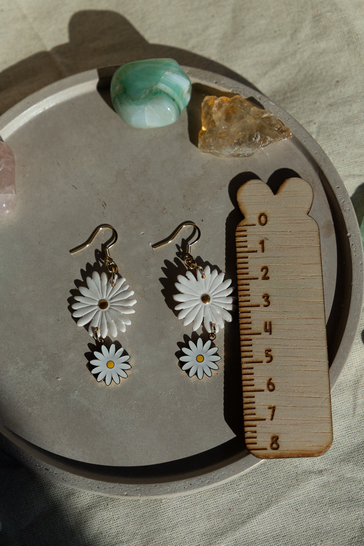 daisy, madeliefjes, oorbellen, goud, wit, bloem, bloem oorbellen, handgemaakt