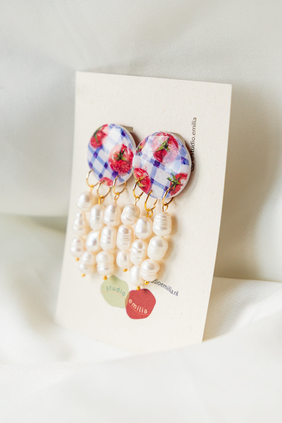 picnic parels, parel oorbellen, parels, oorbellen van klei, pearls, unieke sieraden, handgemaakte oorbellen