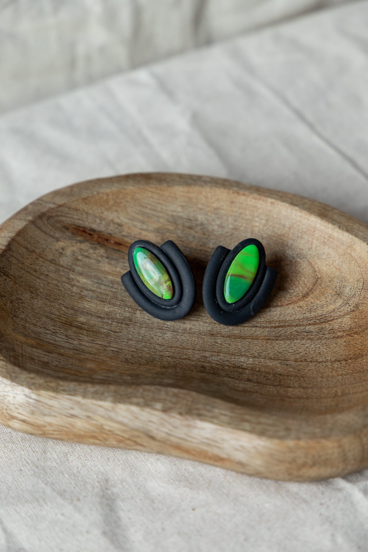 ovale groene zwarte oorbellen, nieuwe collectie, cadeau, oorbellen cadeau