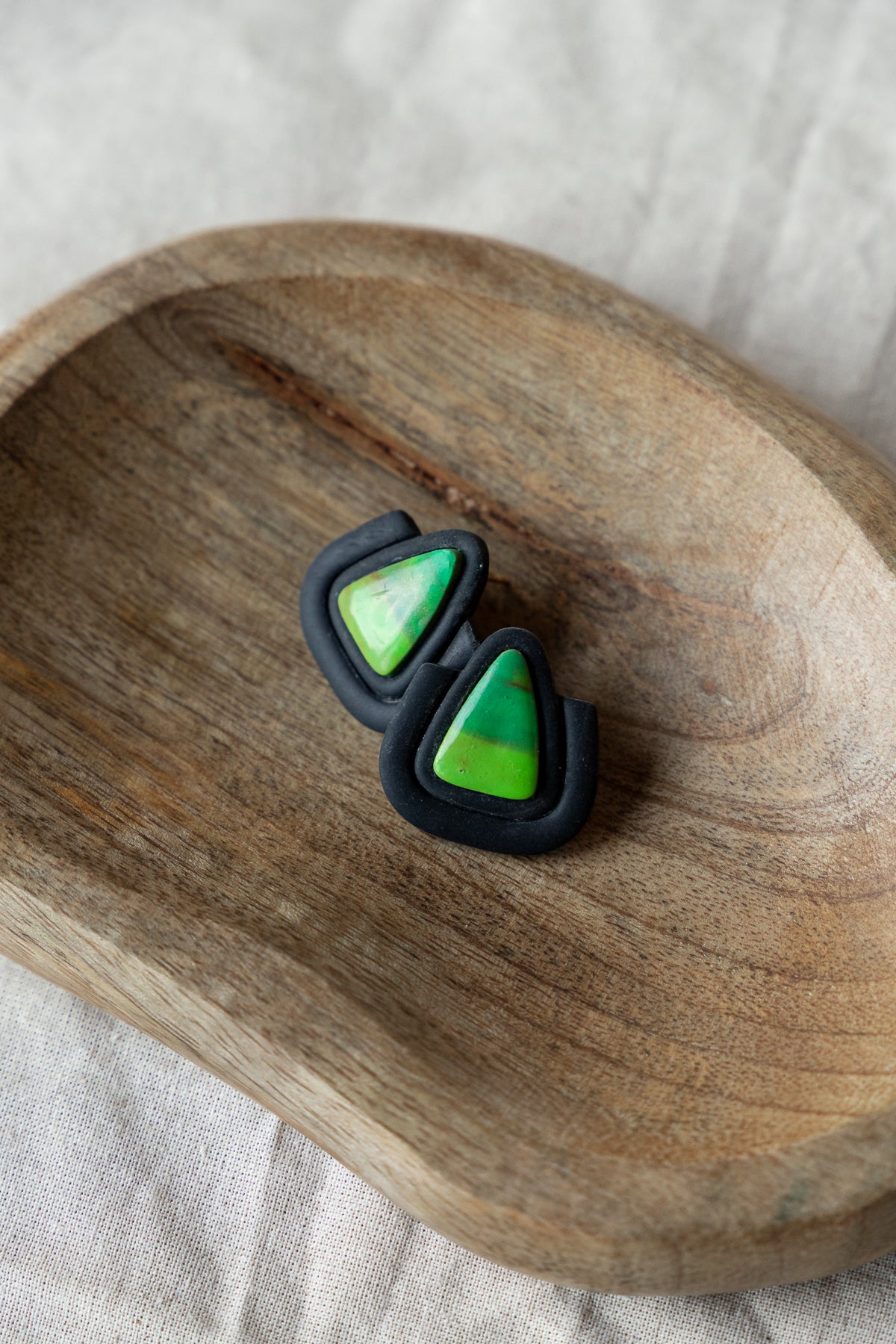 driehoek groene zwarte oorbellen, nieuwe collectie, cadeau, oorbellen cadeau