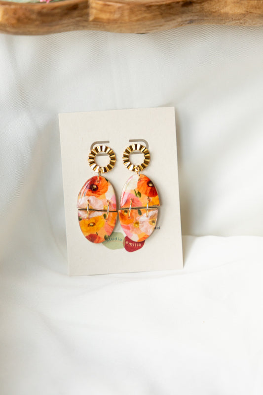 handgemaakte oorbellen, bloemen oorbellen, bloemen print, oorbellen van klei, oranje oorbellen