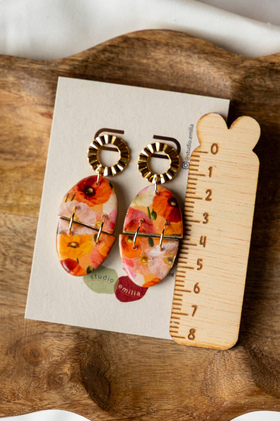 handgemaakte oorbellen, bloemen oorbellen, bloemen print, oorbellen van klei, oranje oorbellen