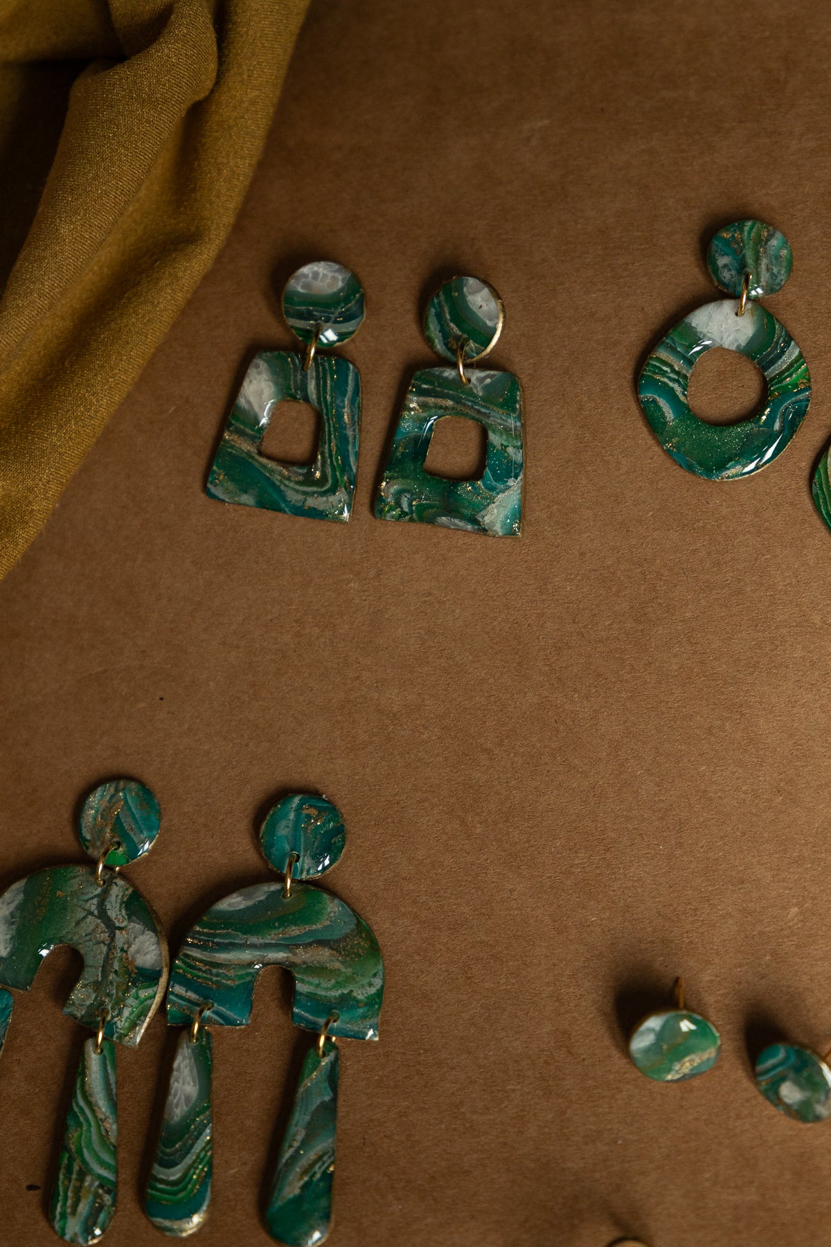 Oorbellen | faux agate green squares