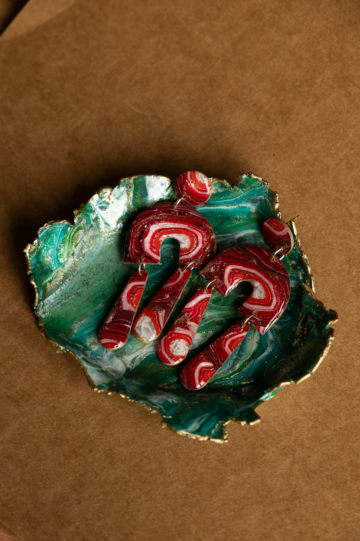 Oorbellen | Faux agate red dangles