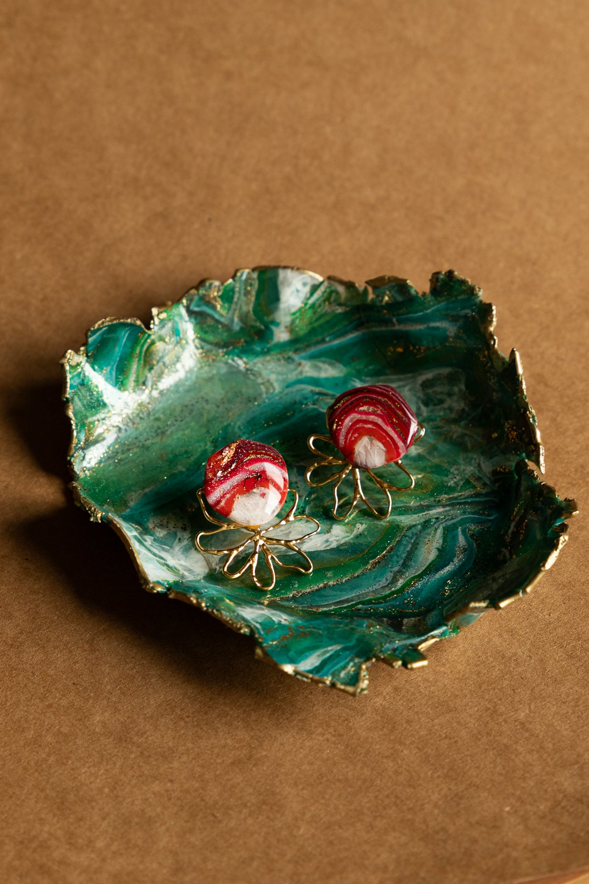 Oorbellen | Faux agate red flower