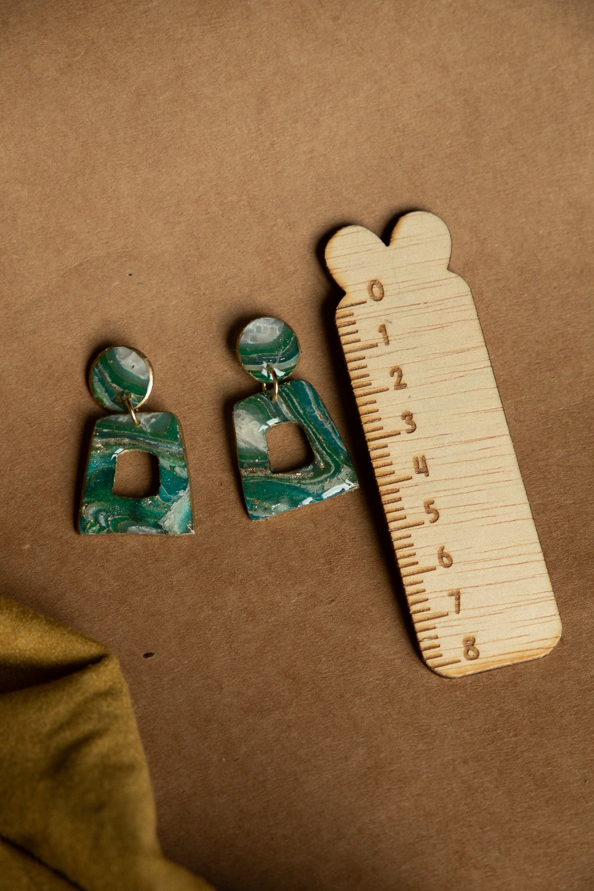 Oorbellen | faux agate green squares