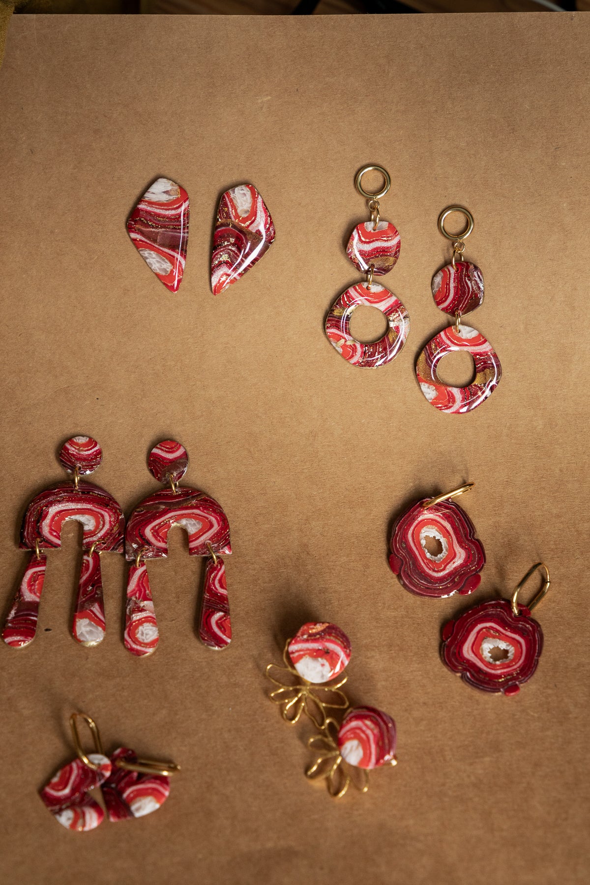 Oorbellen | Faux agate red rounds