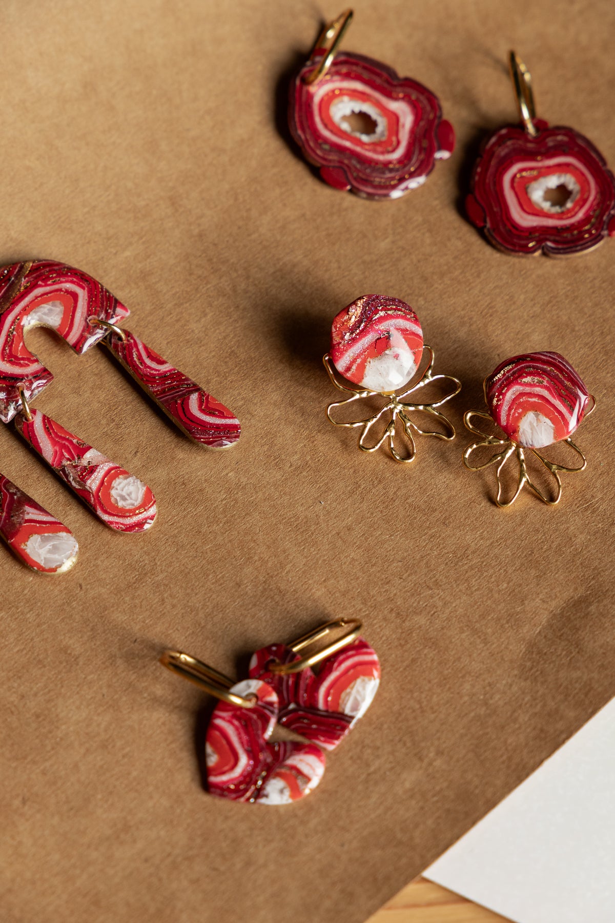 Oorbellen | Faux agate red flower