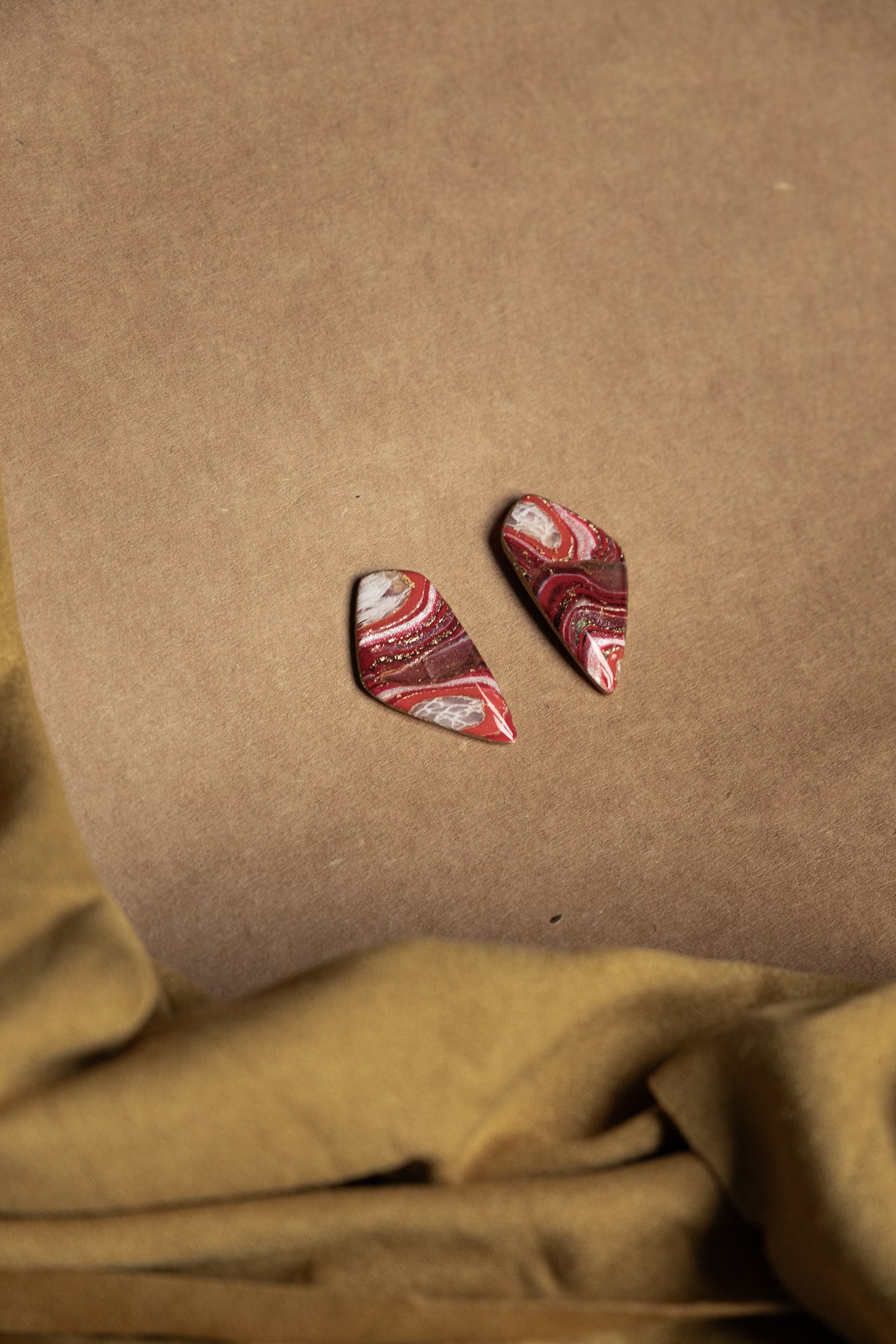 Oorbellen | Faux agate red daggers