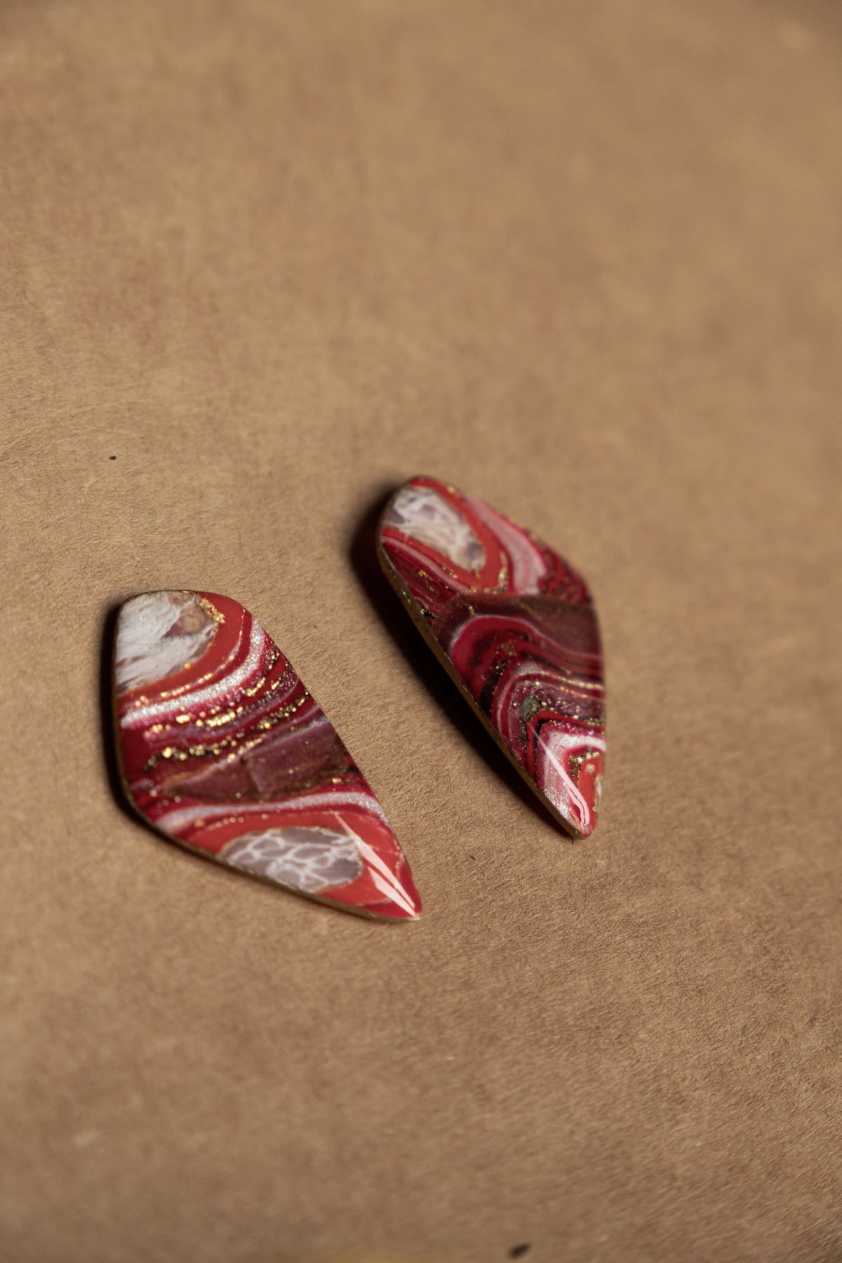 Oorbellen | Faux agate red daggers
