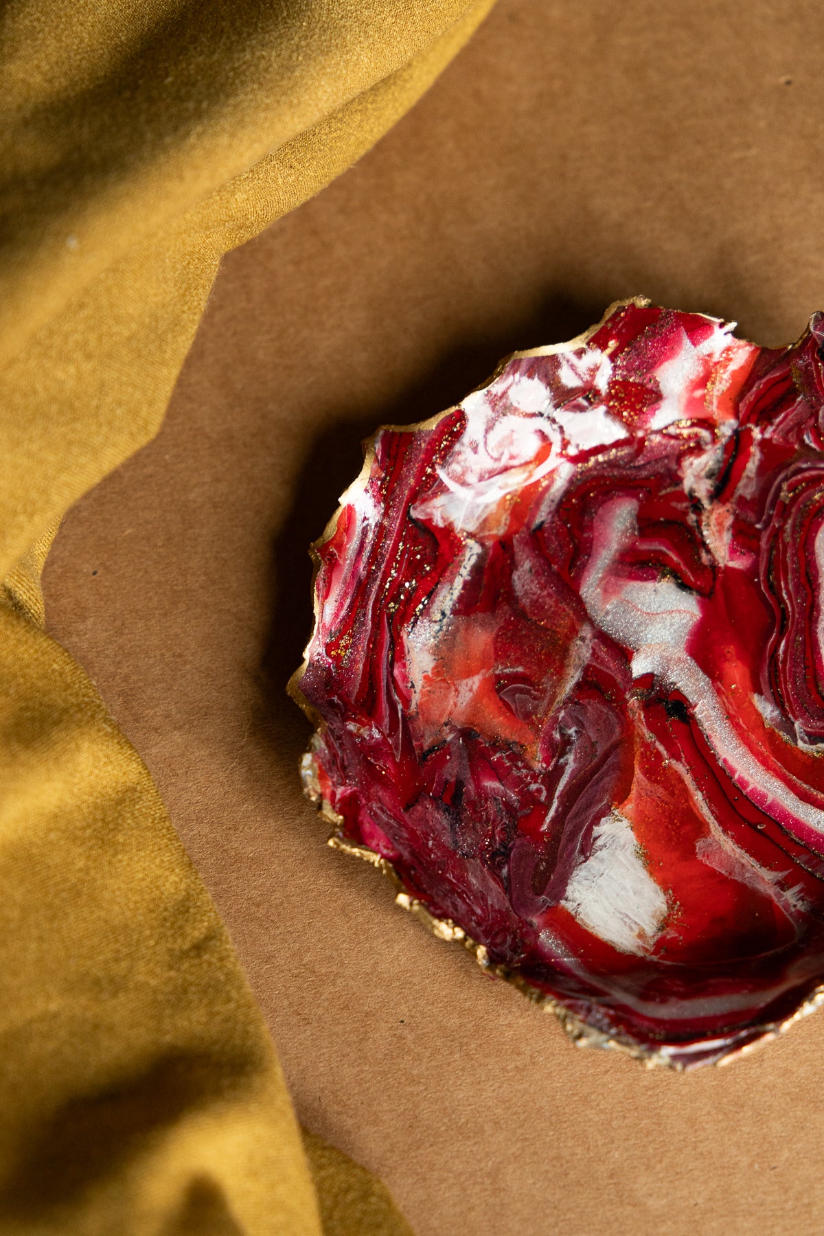 Accessoire | Faux agate dish in red