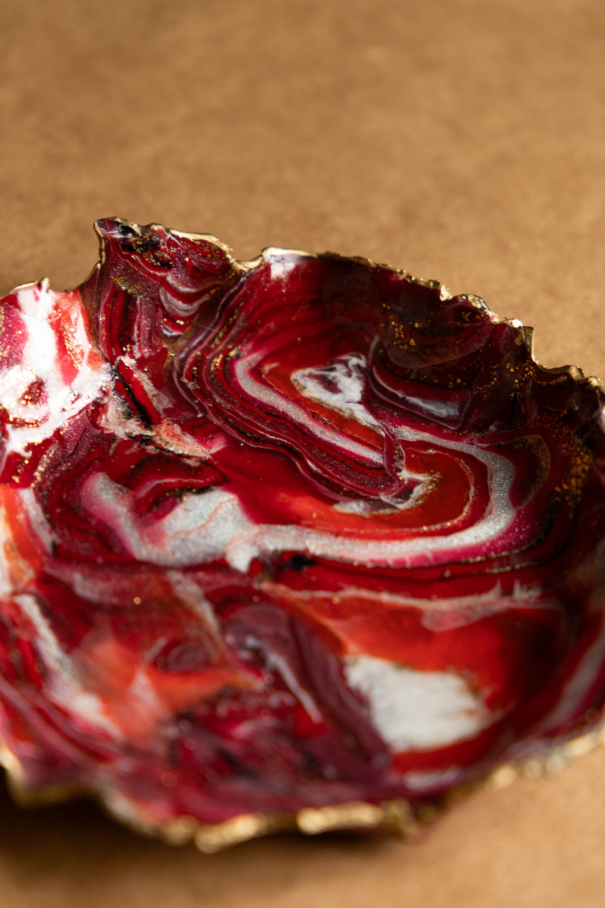 Accessoire | Faux agate dish in red