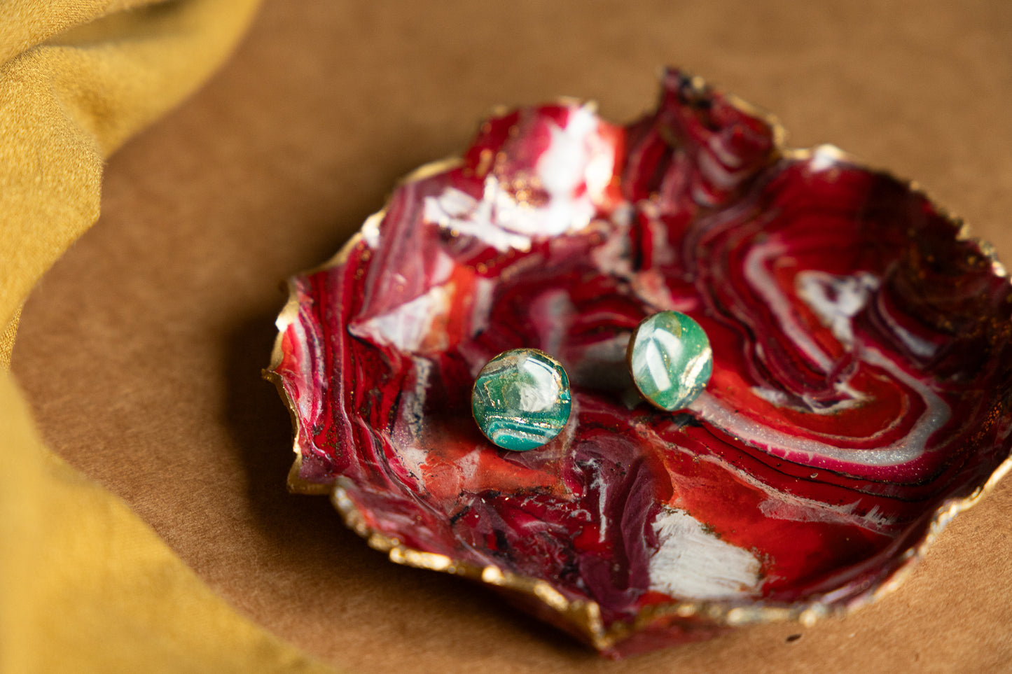 Oorbellen | faux agate green studs