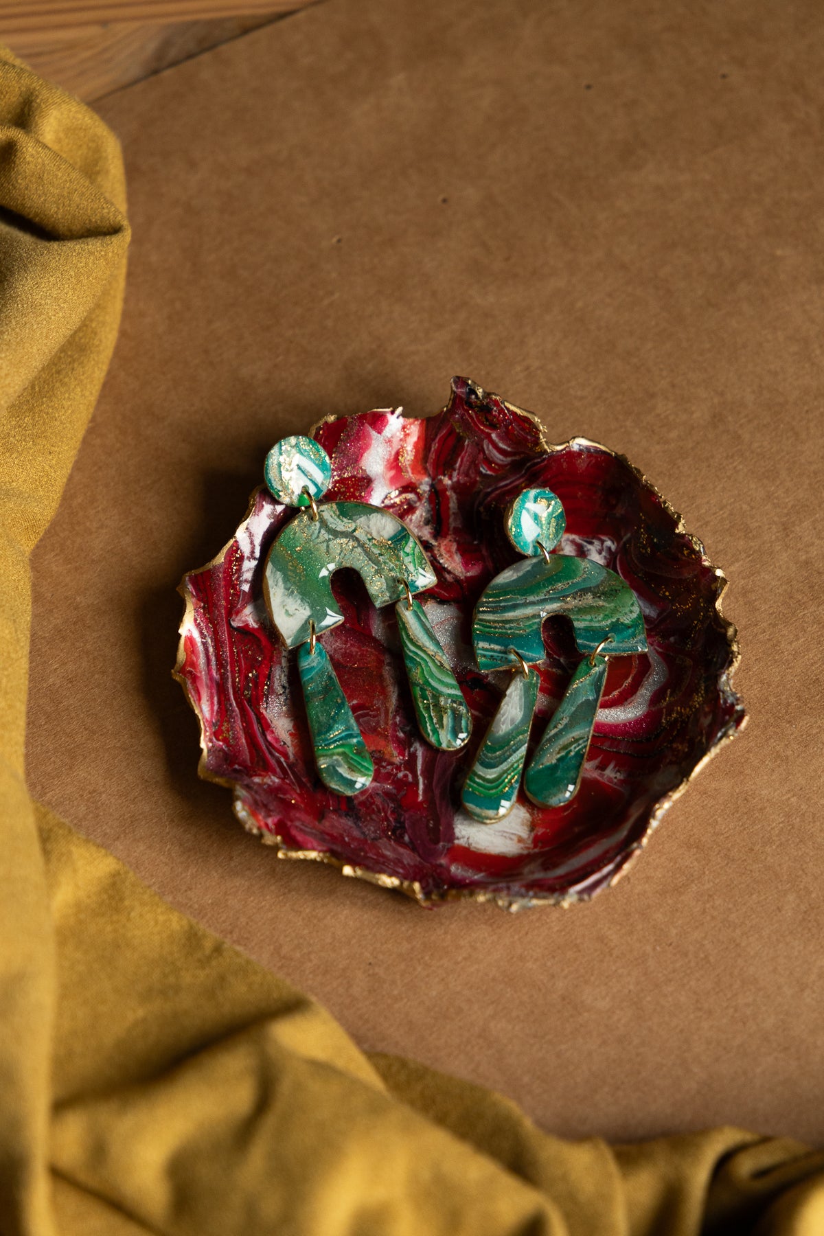 Accessoire | Faux agate dish in red