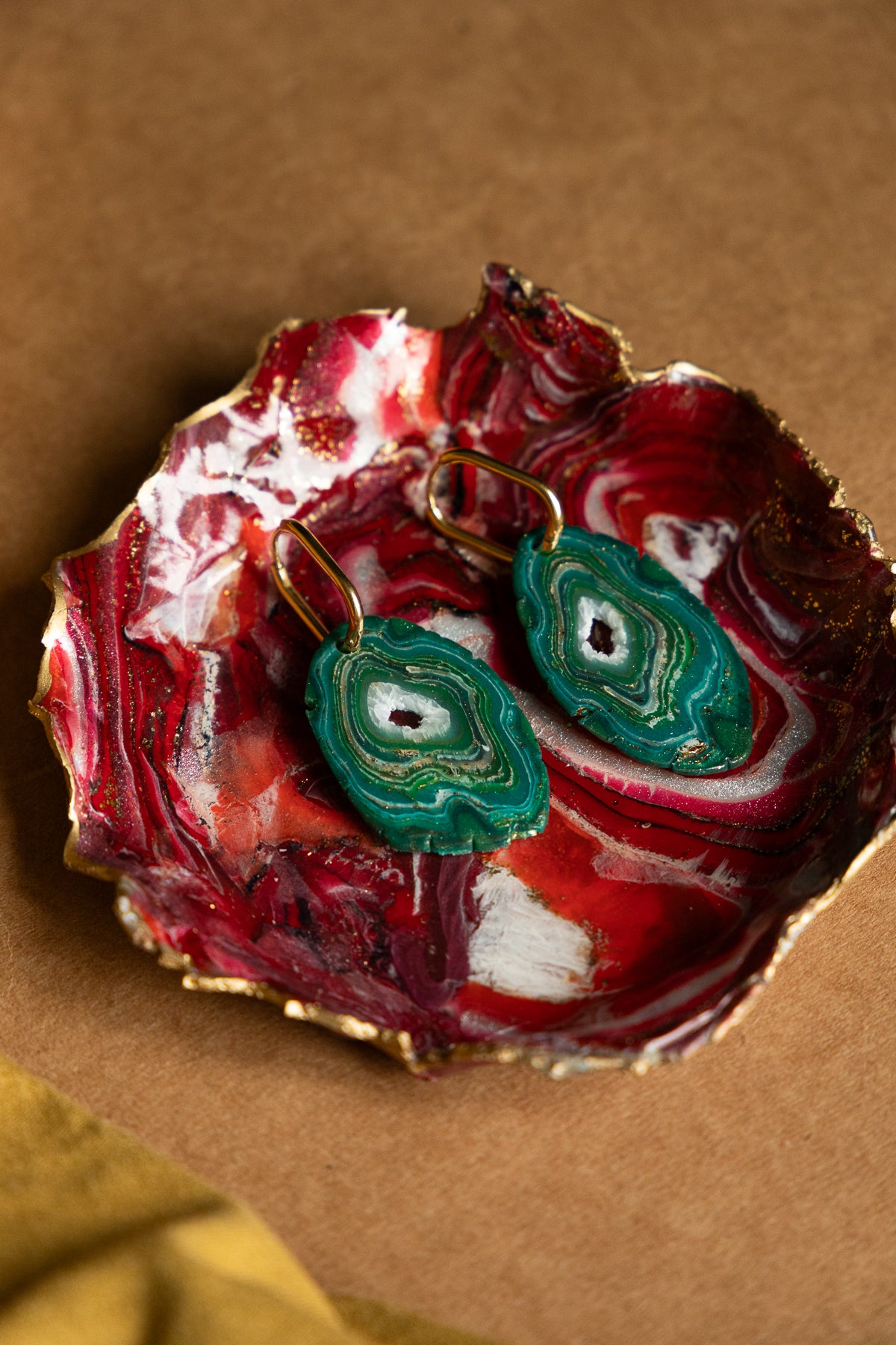 Accessoire | Faux agate dish in red