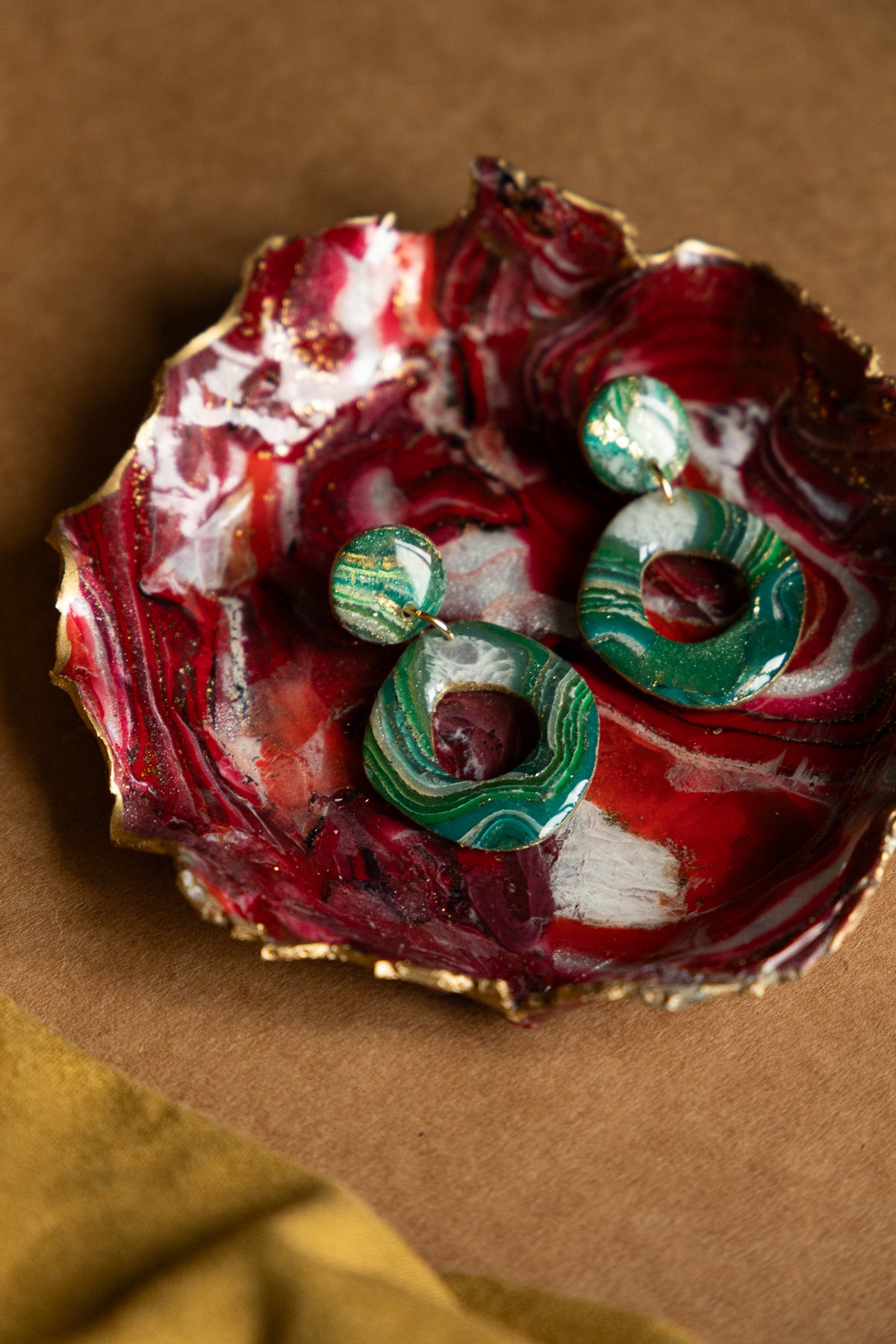 Oorbellen | faux agate green rounds