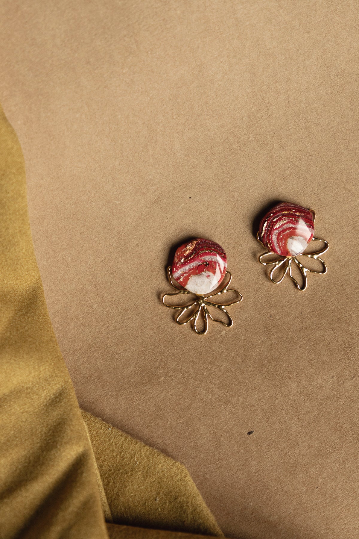 Oorbellen | Faux agate red flower