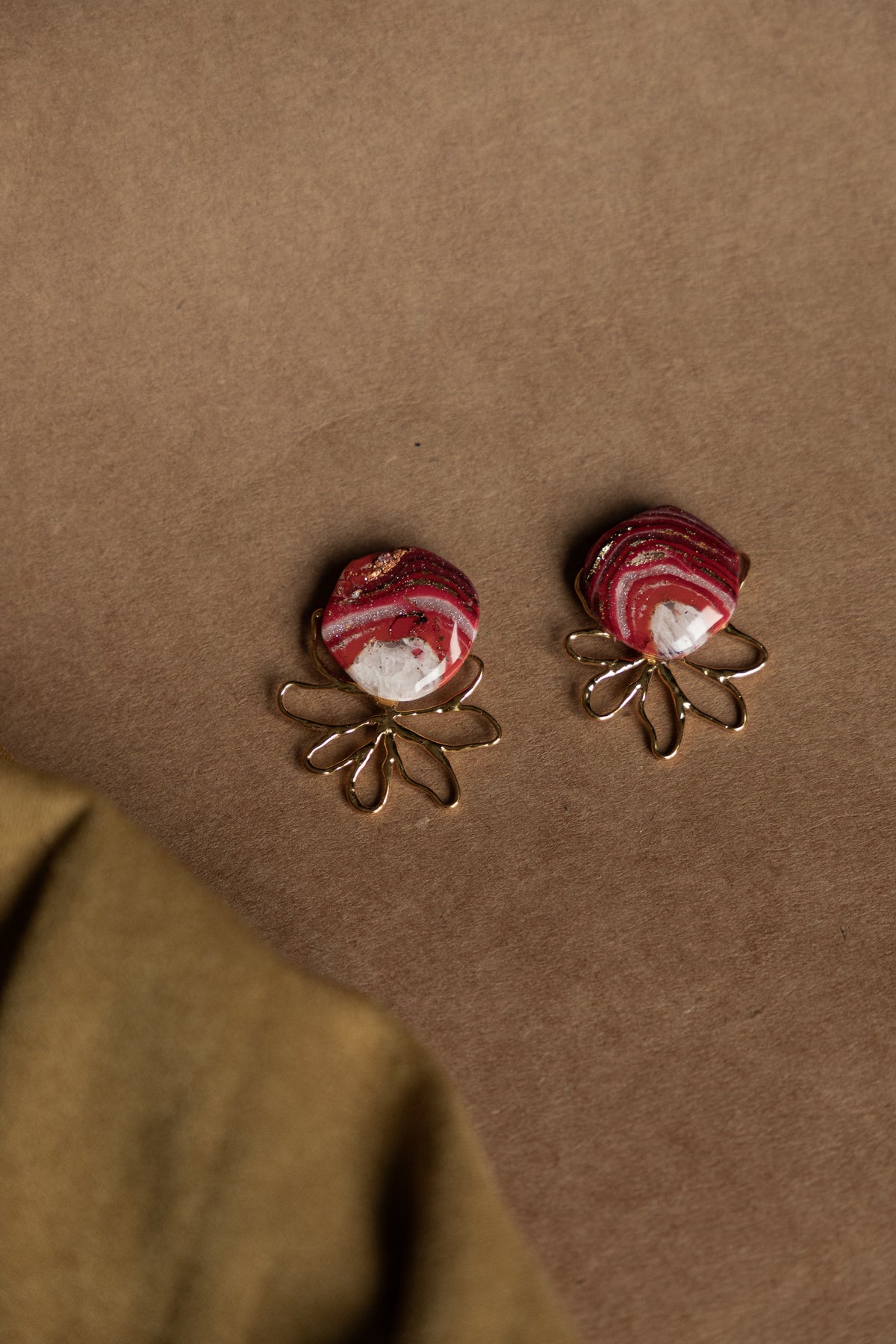 Oorbellen | Faux agate red flower