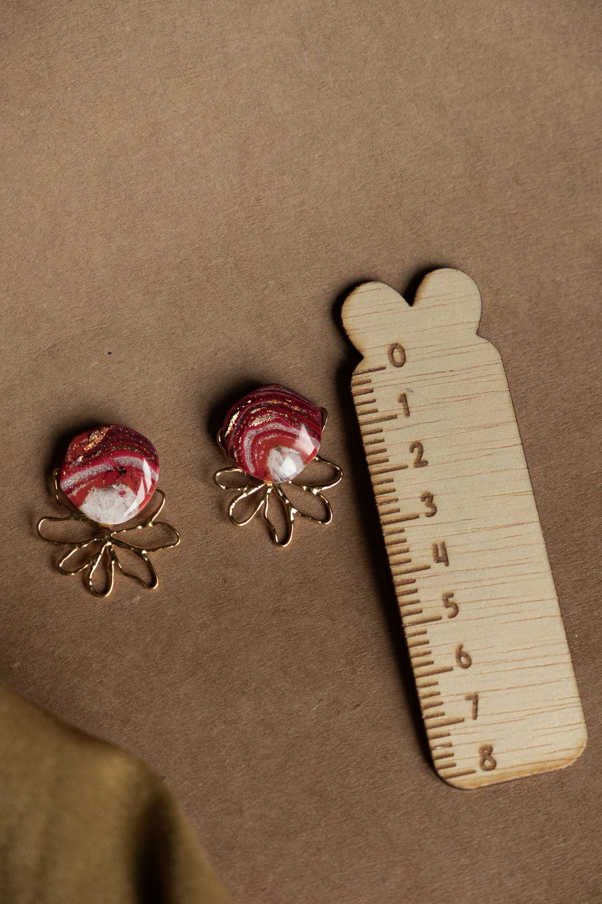 Oorbellen | Faux agate red flower