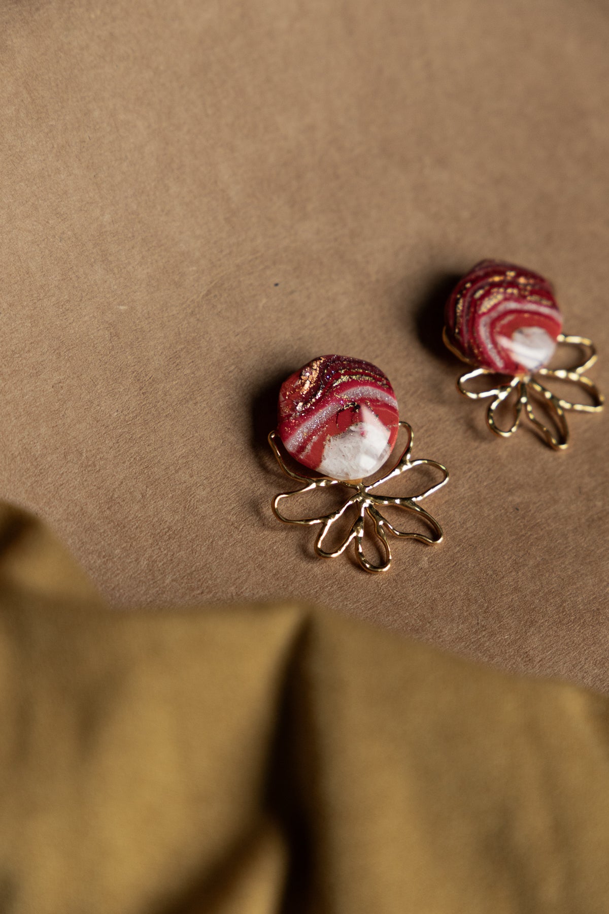 Oorbellen | Faux agate red flower