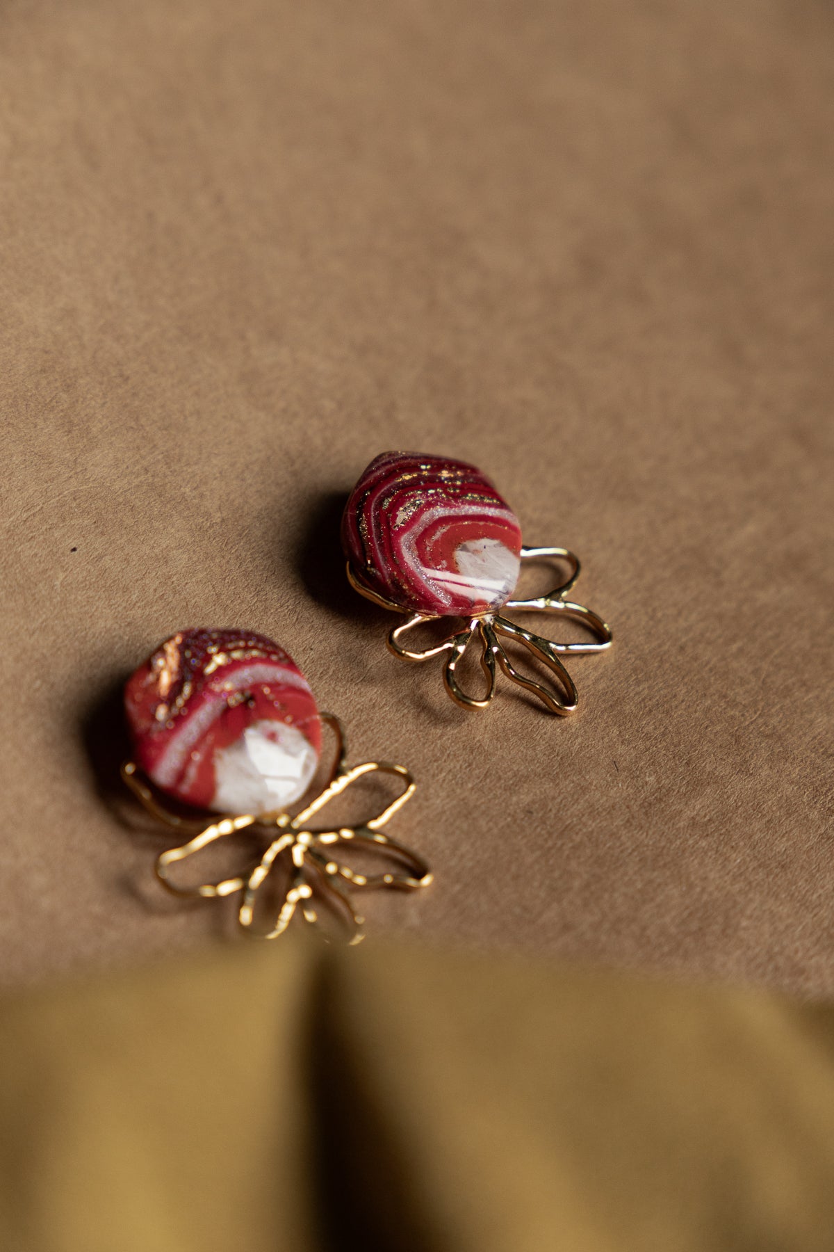 Oorbellen | Faux agate red flower