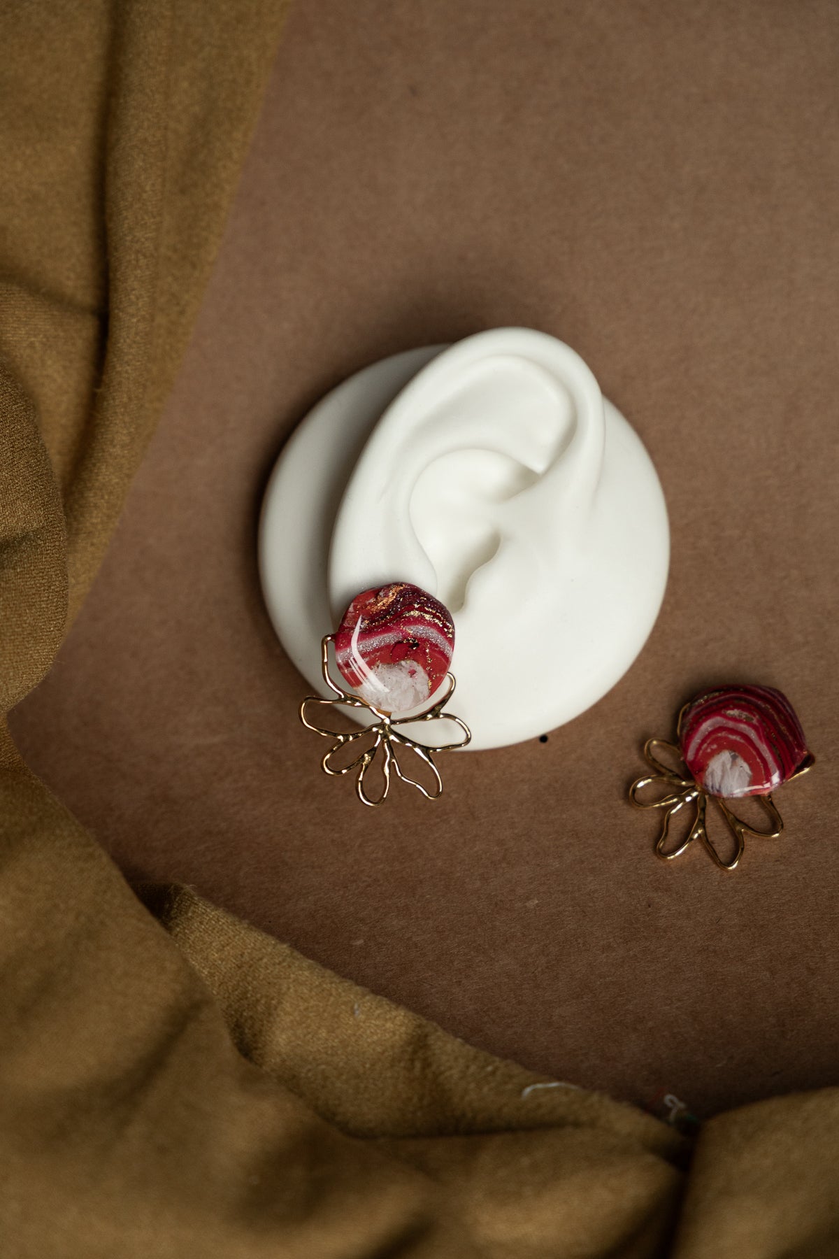 Oorbellen | Faux agate red flower