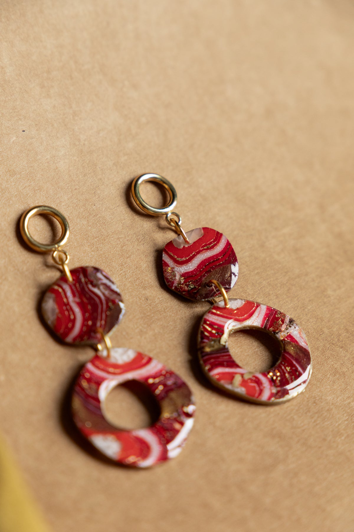 Oorbellen | Faux agate red rounds