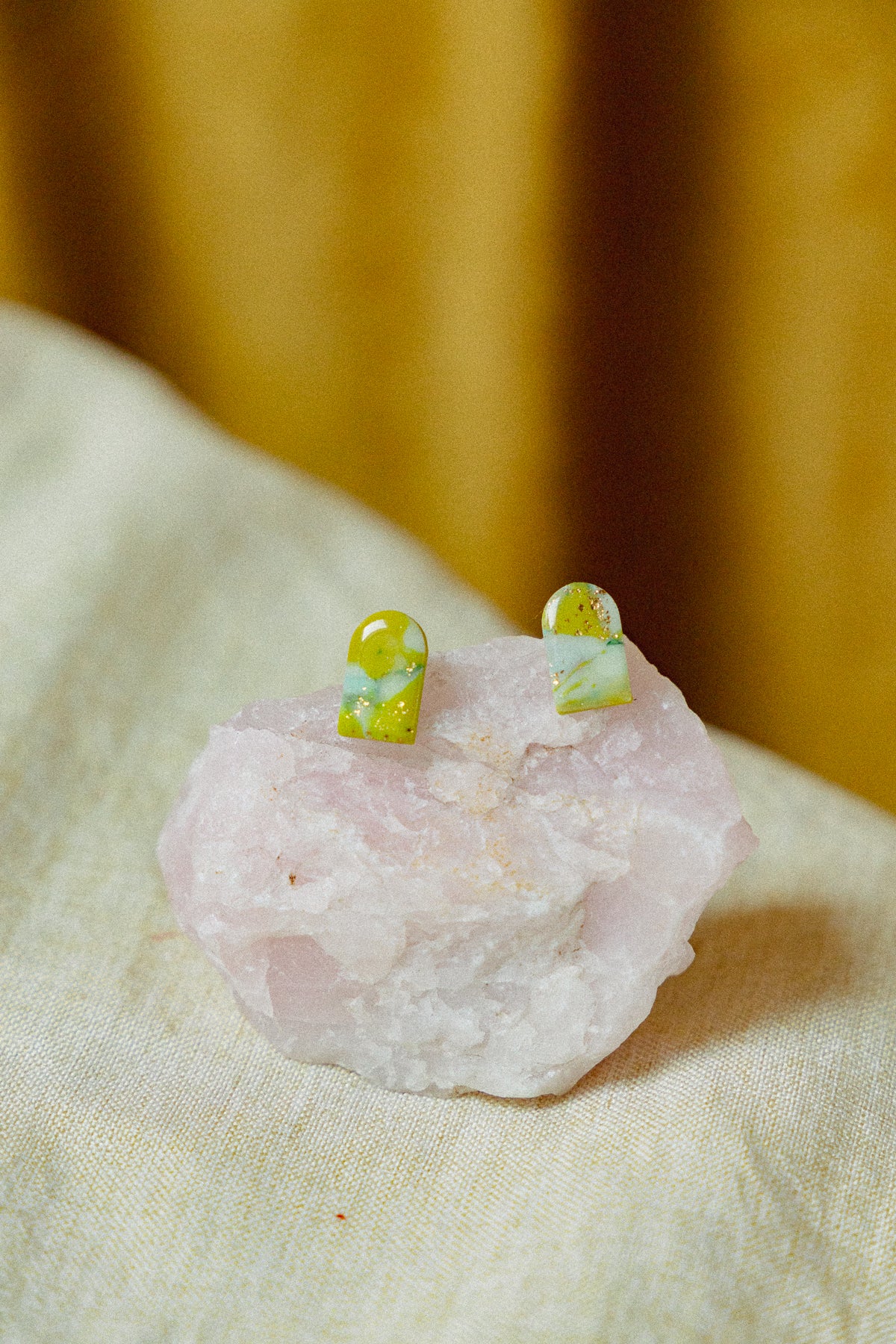 groene oorstekers, arches, oorbellen van klei, polymeerklei oorbellen, handgemaakte sieraden, oorstekers, rvs sieraden, cadeau voor haar