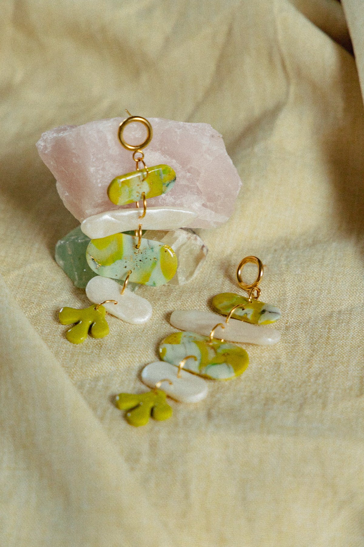 statement oorbellen, oorbellen van klei, dames oorbellen, handgemaakte sieraden, cadeau voor haar, groene oorbellen, garden party jewellery