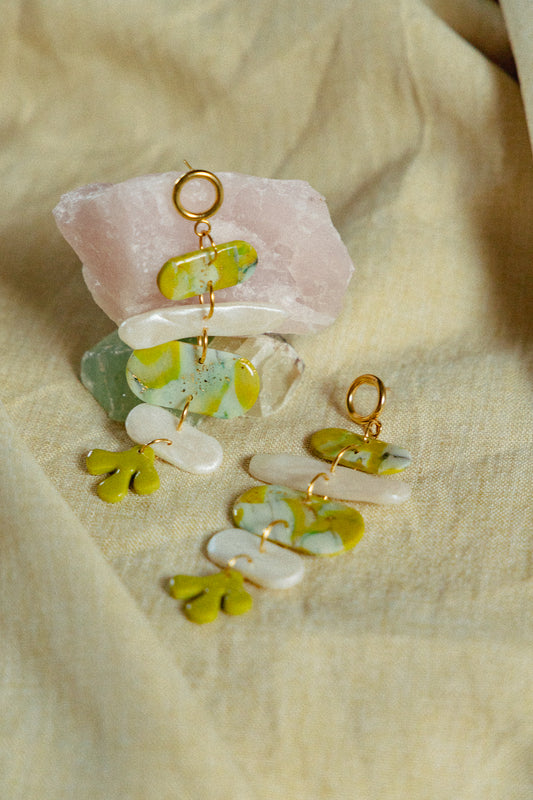statement oorbellen, oorbellen van klei, dames oorbellen, handgemaakte sieraden, cadeau voor haar, groene oorbellen, garden party jewellery