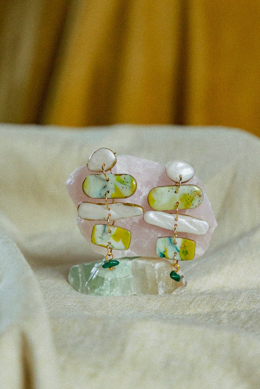 statement sieraden, garden party, oorbellen van klei, dames oorbellen, nep parel oorbellen, faux stone sieraden, handgemaakte sieraden, unieke oorbellen, cadeau voor haar
