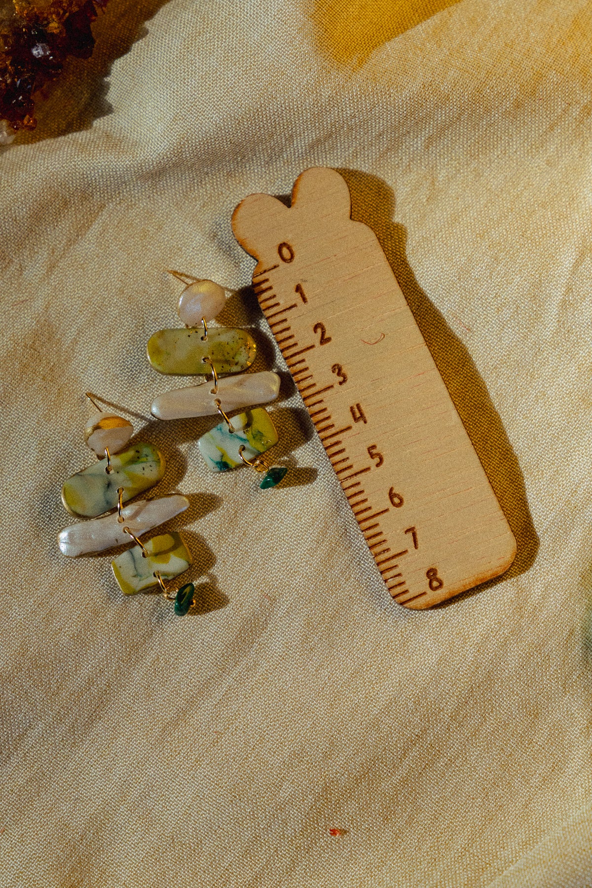 statement sieraden, garden party, oorbellen van klei, dames oorbellen, nep parel oorbellen, faux stone sieraden, handgemaakte sieraden, unieke oorbellen, cadeau voor haar