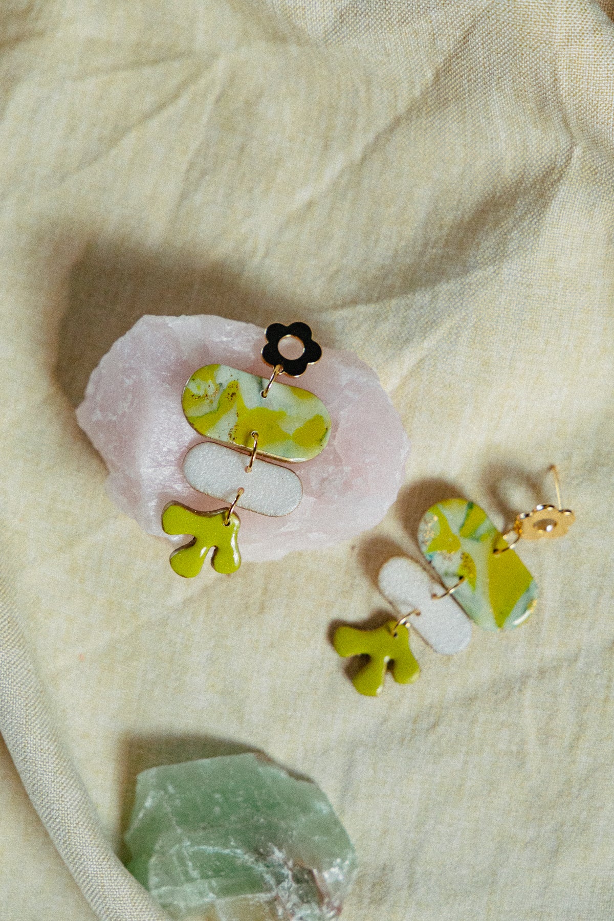 groene oorbellen, statement oorbellen, statement sieraden, unieke oorbellen voor haar, dames oorbellen, handgemaakte sieraden, sieraden rvs, lichtgewicht sieraden