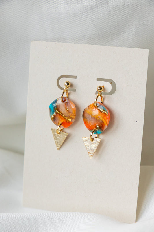 handgemakte oorbellen, oranje oorbellen, oorbellen van klei, statement oorbellen, turquoise, unieke oorbellen, steenlook