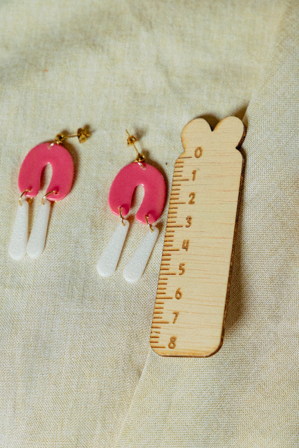 roze oorbellen, oorbellen van klei, kleioorbellen, polymeer klei, lichtgewicht sieraden