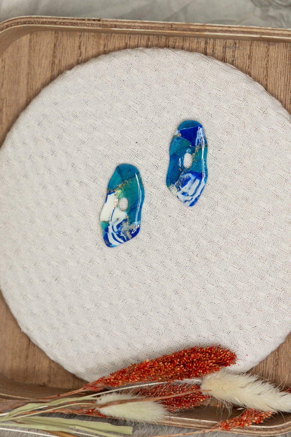 Oobellen, roestvrijstaal, blauwe oorbellen, oorbellen van klei, statement oorbellen