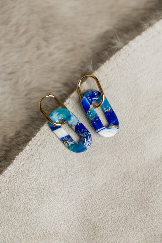 blauwe oorbellen, huggie oorbellen, statement oorbellen, oorbellen van klei