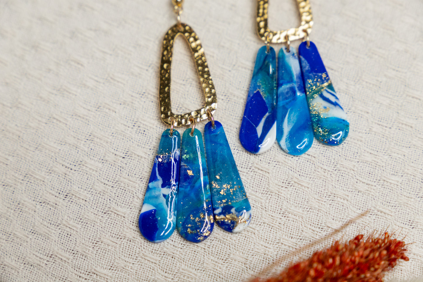 blauwe oorbellen, statement oorbellen, boho, roestvrijstaal, rvs oorbellen, lichtgewicht oorbellen, oorbellen handgemaakt