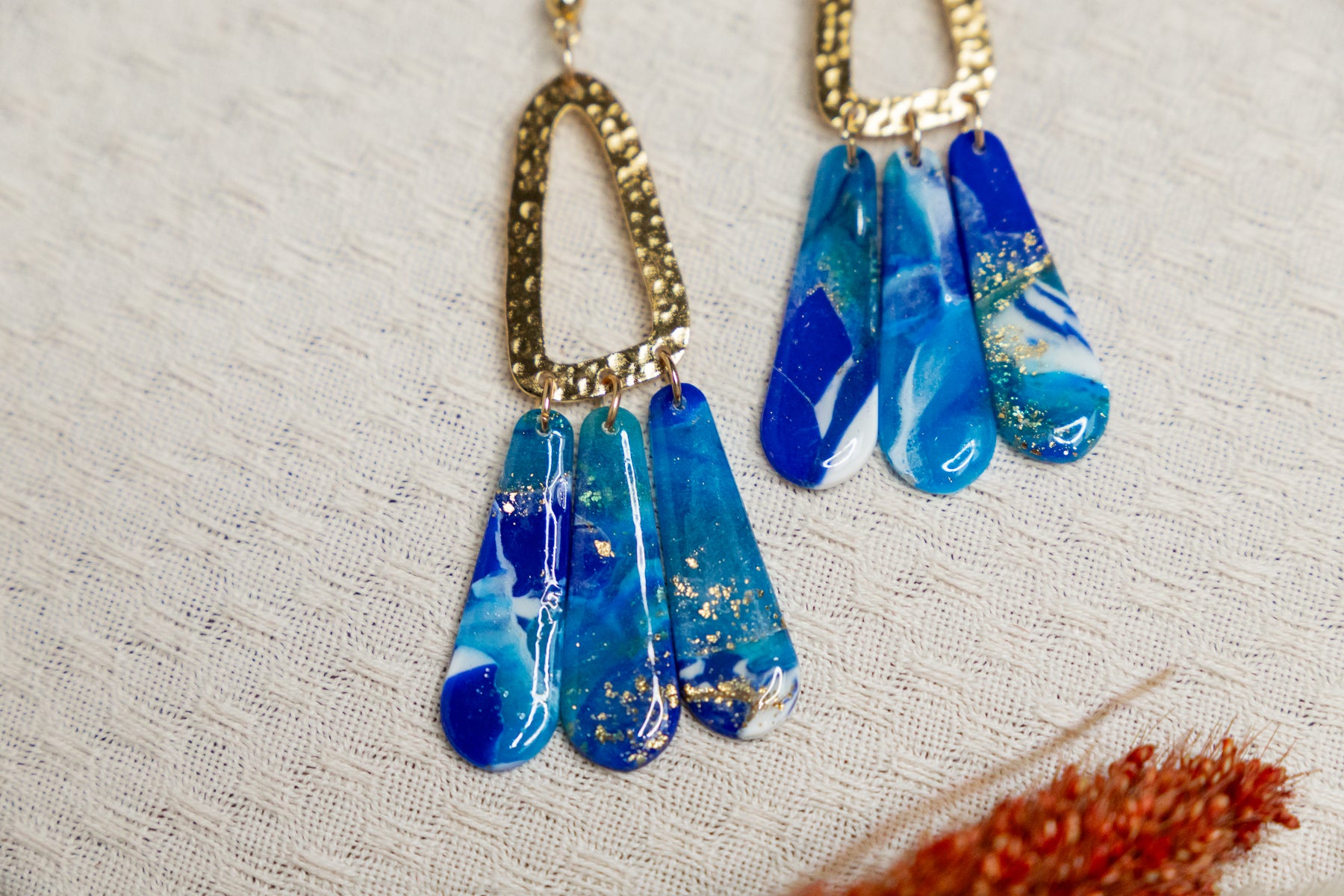 blauwe oorbellen, statement oorbellen, boho, roestvrijstaal, rvs oorbellen, lichtgewicht oorbellen, oorbellen handgemaakt