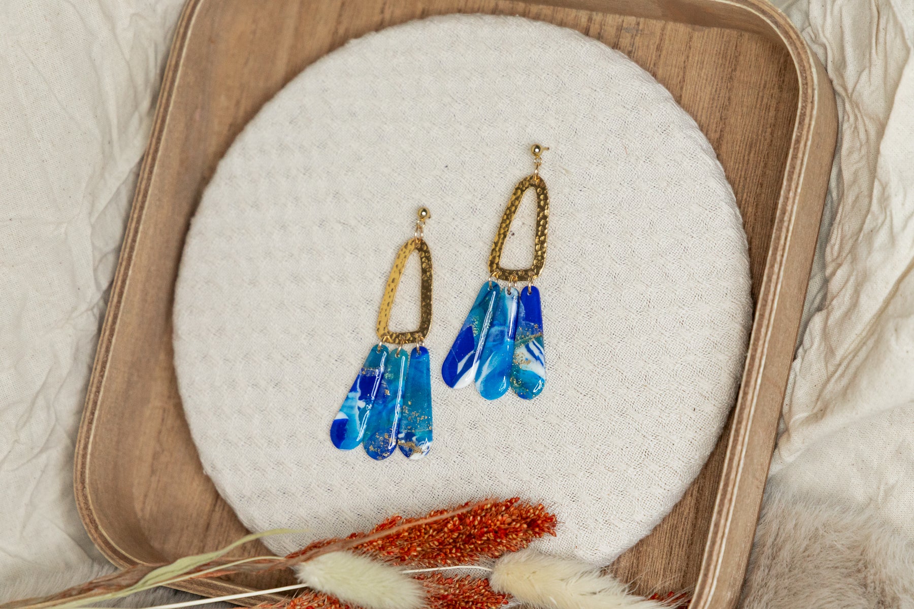 blauwe oorbellen, statement oorbellen, boho, roestvrijstaal, rvs oorbellen, lichtgewicht oorbellen, oorbellen handgemaakt